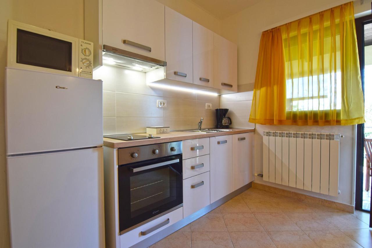 Apartments Bor Medulin Bagian luar foto